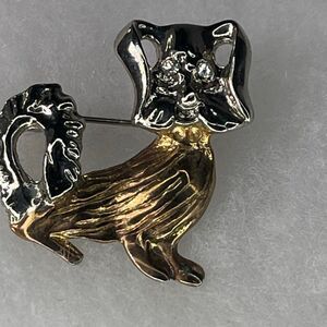 Vintage two tone Scotty dog Terrier brooch.
